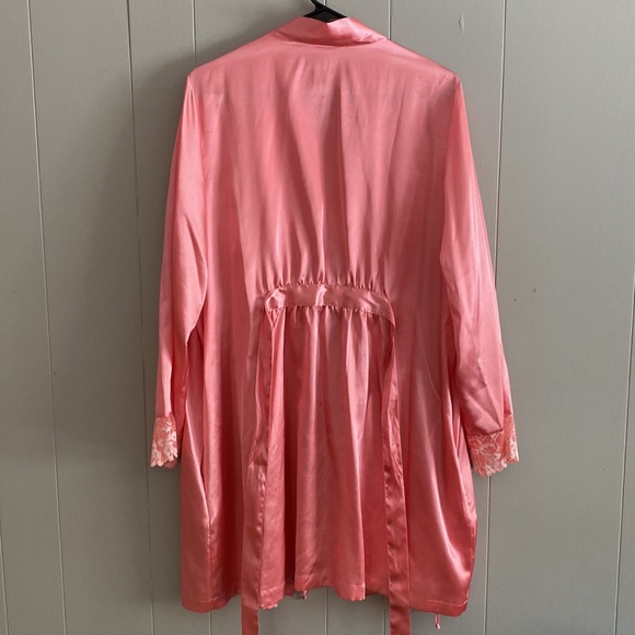 La Vie En Rose silky robe with lace trim size L/XL NWOT - Picture 4 of 8